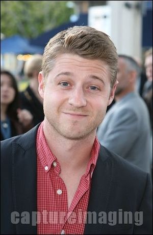Ben McKenzie  Photo