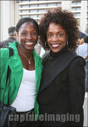 Rutina Wesley (L) and Charlayne Woodard
@ BroadwayWorld Rutina Wesley (L) and Charlayne Woodard
Photo
