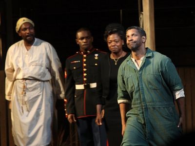 Mykelti Williamson, Chris Chalk, Viola Davis and Denzel Washington Photo