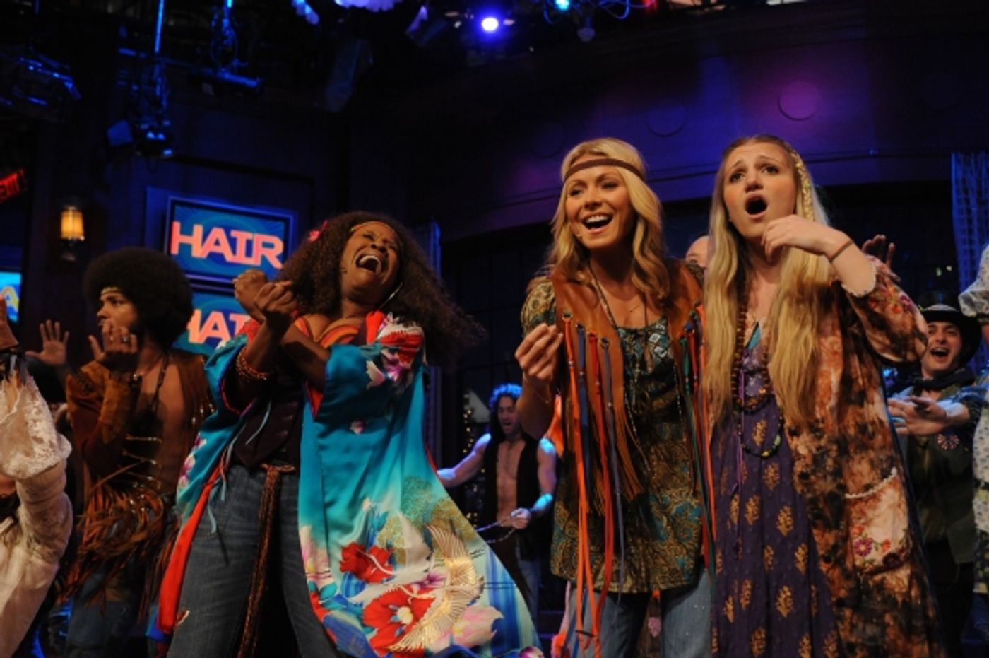 Photo Coverage: Kelly Ripa Performs 'Acquarius' with HAIR Cast on LIVE! Photo Coverage: Kelly Ripa Performs 'Acquarius' with HAIR Cast on LIVE! Image