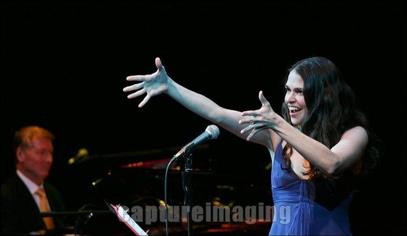 Photo Flash: CTG/Kirk Douglas Theatre Hosts An Evening With Sutton Foster — photo 21 of 21