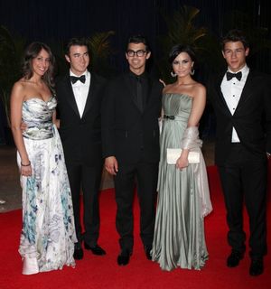 Danielle Deleasa, Kevin Jonas, Joe Jonas, Demi Lovato & Nick Jonas @ BroadwayWorld Danielle Deleasa, Kevin Jonas, Joe Jonas, Demi Lovato & Nick Jonas Photo