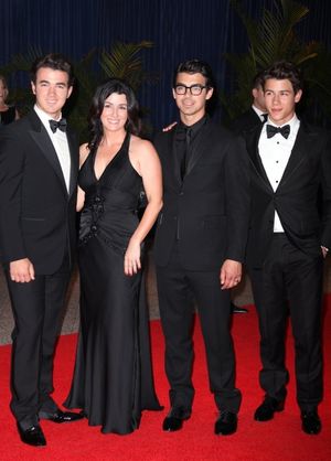 Kevin Jonas, Denise Jonas, Joe Jonas & Nick Jonas @ BroadwayWorld Kevin Jonas, Denise Jonas, Joe Jonas & Nick Jonas Photo