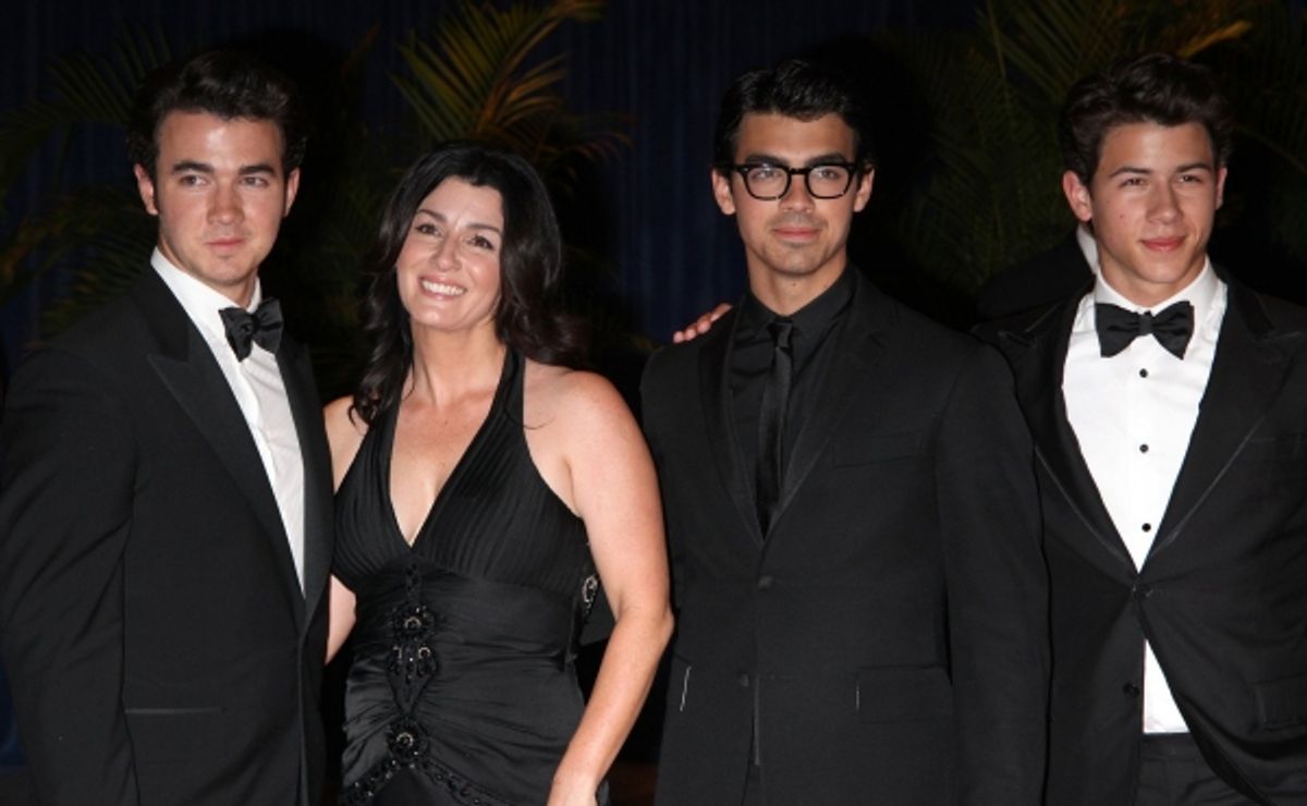 Kevin Jonas, Denise Jonas, Joe Jonas &amp; Nick Jonas at 