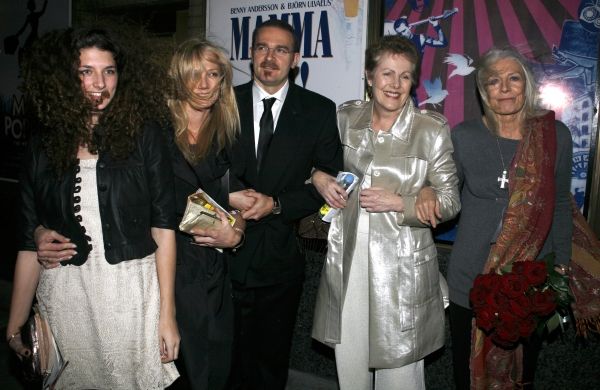 2007 Daisy Bevan, her mom Joely Richardson, Carlo Gabriel Nero, Lynn Redgrave Photo