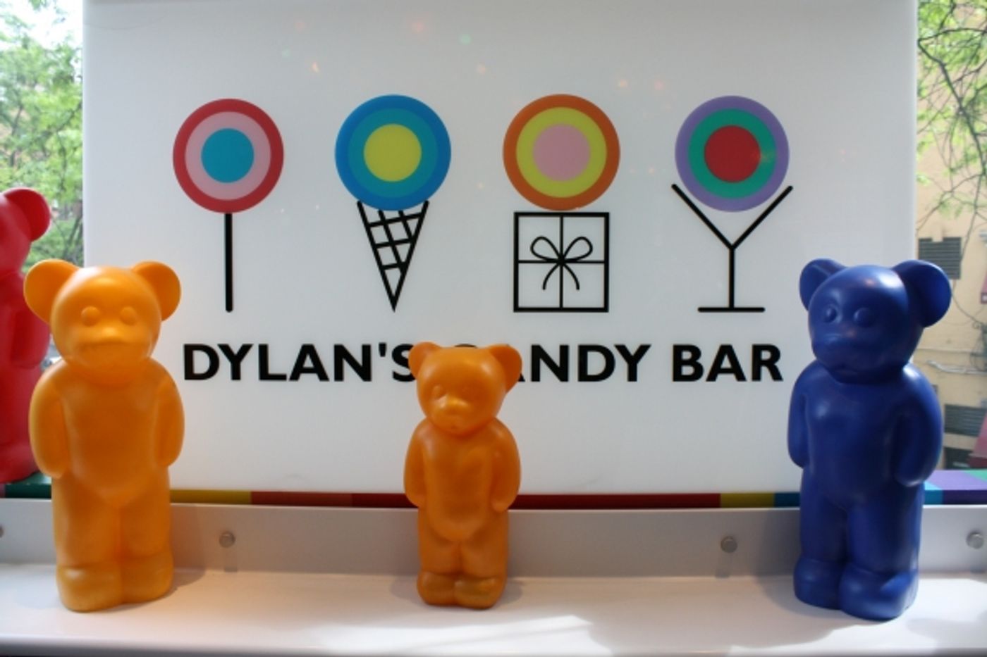 Photo Coverage: Bernadette Peters' 'Stella Is A Star' Book Signing Photo Coverage: Bernadette Peters' 'Stella Is A Star' Book Signing Image