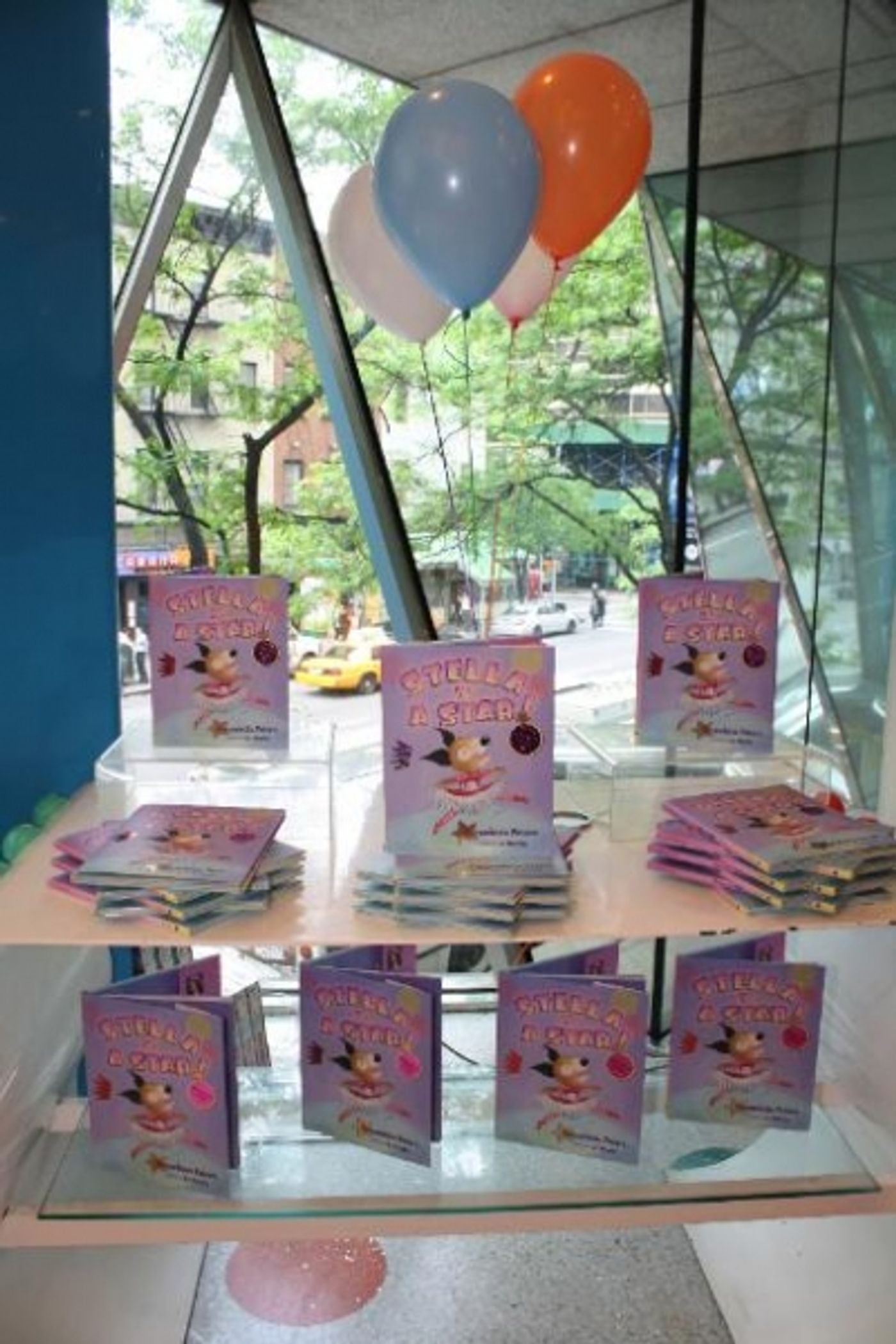 Photo Coverage: Bernadette Peters' 'Stella Is A Star' Book Signing Photo Coverage: Bernadette Peters' 'Stella Is A Star' Book Signing Image