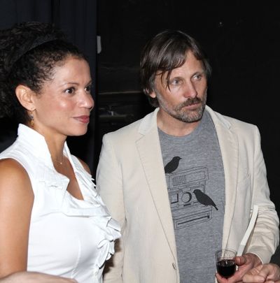Gloria Reuben and Viggo Mortensen Photo