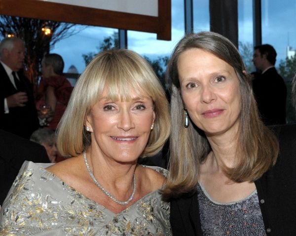 Gala Co-Chair Jan Melk and Steppenwolf ensemble member Amy Morton Photo