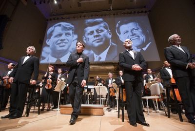Robert De Niro, Keith Lockhart, Ed Harris, Morgan Freeman and the Boston Pops Photo