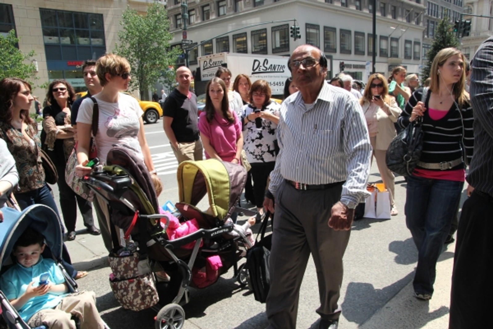 Photo Coverage: Lord & Taylor Unveils PROMISES, PROMISES Window Displays — photo 2 of 22