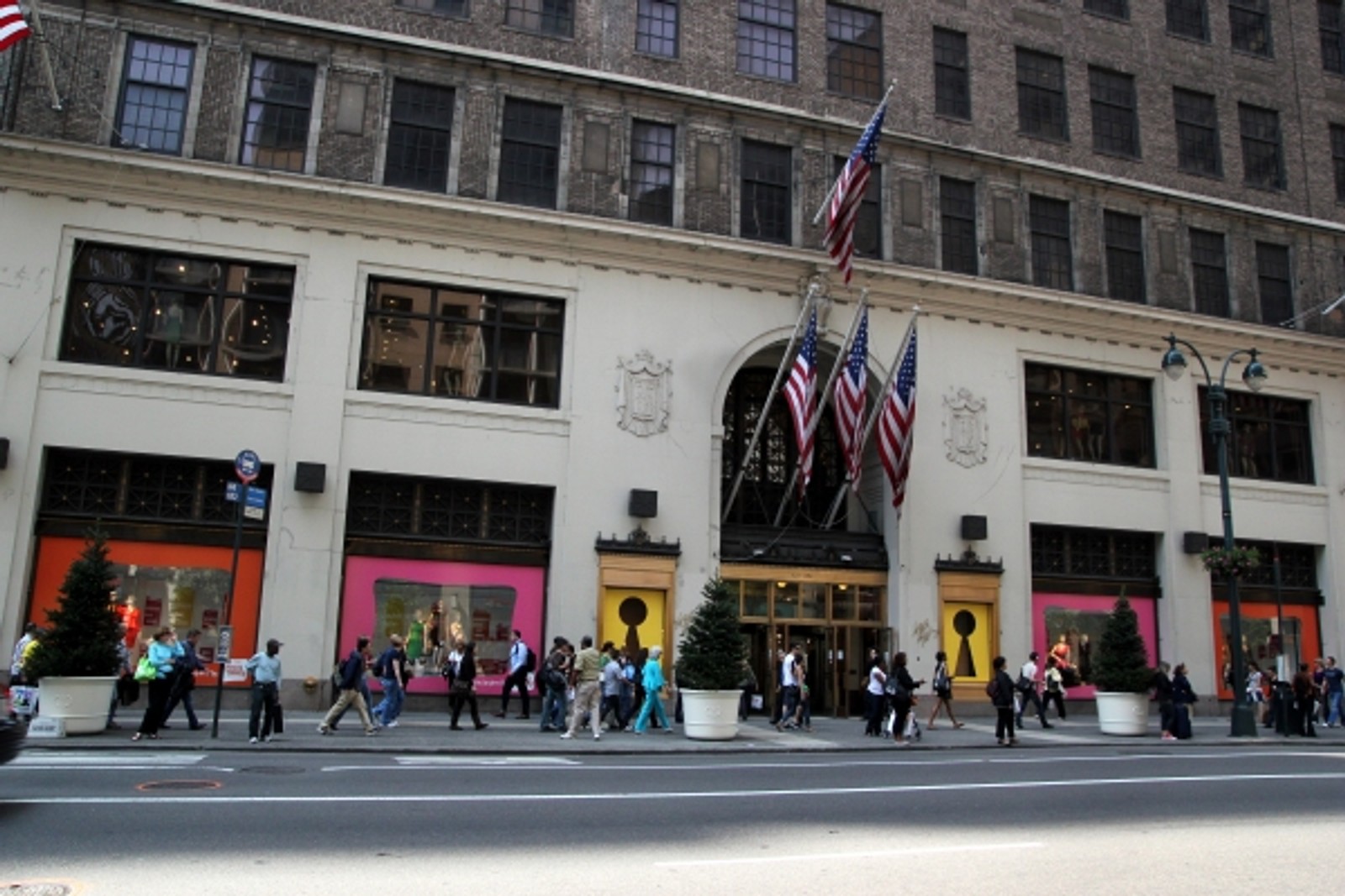 Photo Coverage: Lord & Taylor Unveils PROMISES, PROMISES Window Displays — photo 22 of 22