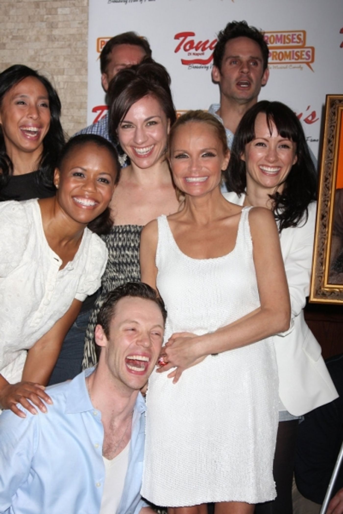 Photo Coverage: Tony diNapoli's Honors Chenoweth & Hayes with Portrait  Image