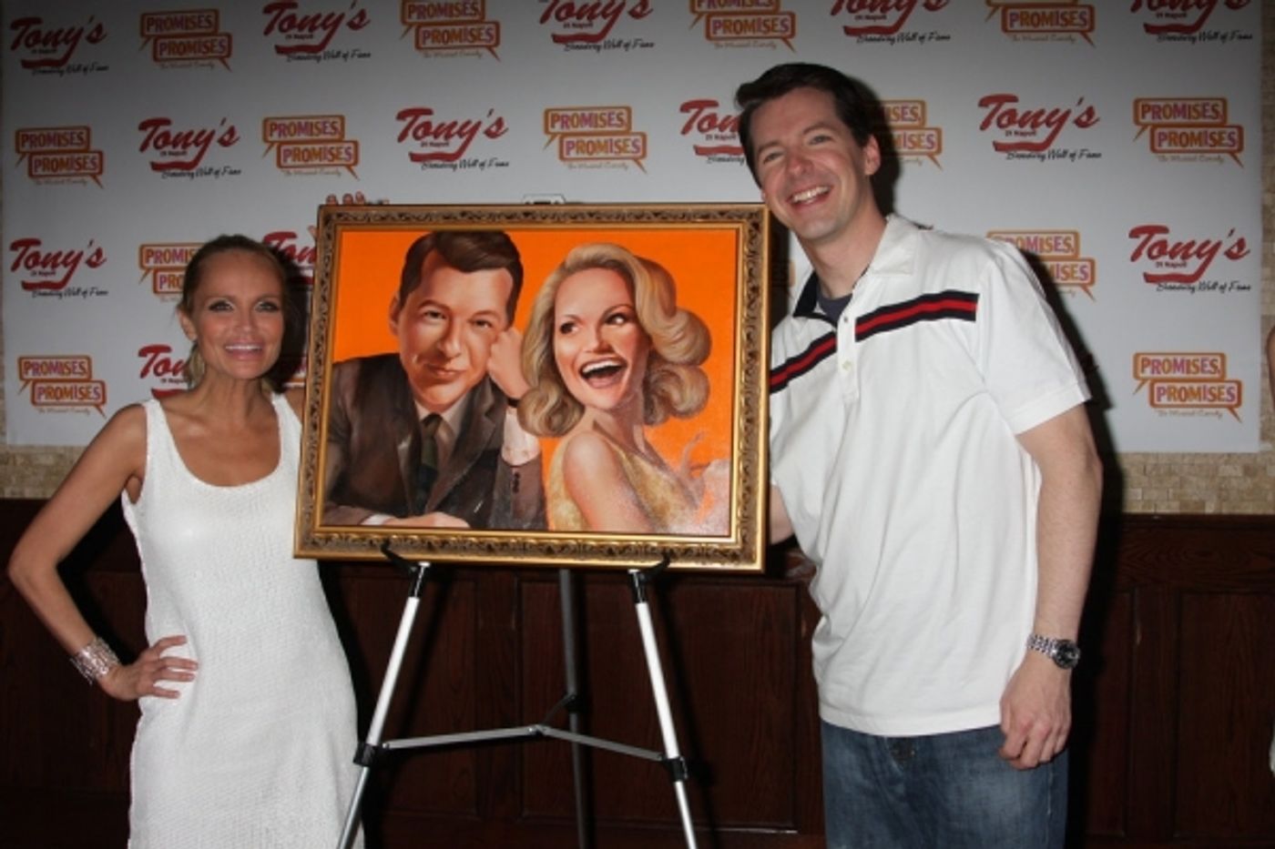 Photo Coverage: Tony diNapoli's Honors Chenoweth & Hayes with Portrait  Image
