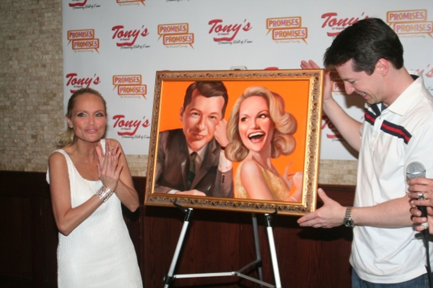 Photo Coverage: Tony diNapoli's Honors Chenoweth & Hayes with Portrait  Image