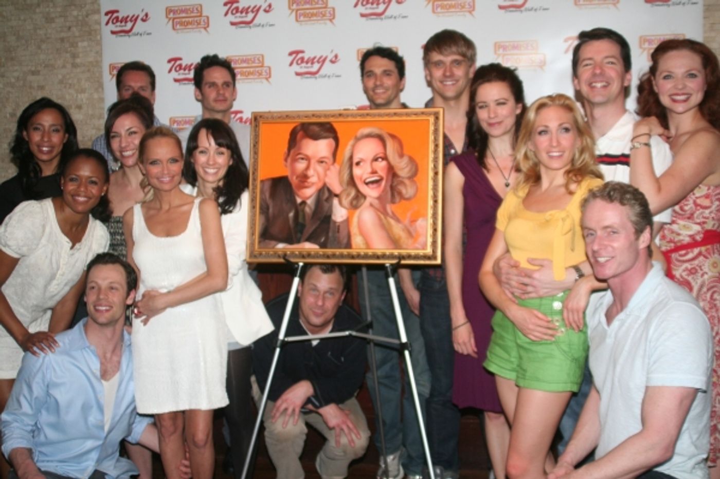 Photo Coverage: Tony diNapoli's Honors Chenoweth & Hayes with Portrait  Image