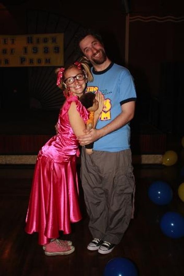 Dustin Diamond and 80s Cast
 Photo