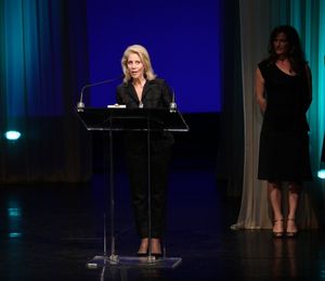 Daryl Roth and Ana Gasteyer
@ BroadwayWorld Daryl Roth and Ana Gasteyer
Photo