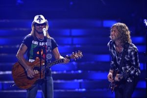 Bret Michaels and Finalist Casey James Photo