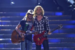 Bret Michaels and Finalist Casey James Photo
