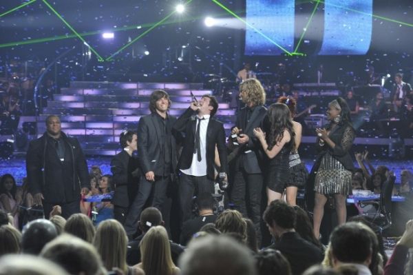 Lee DeWyze Celebrates Win Photo