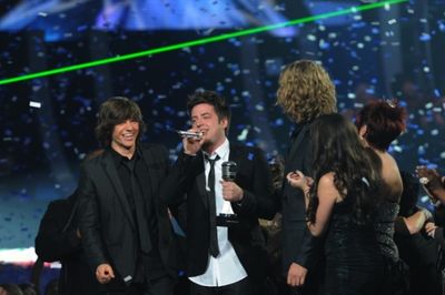 Lee DeWyze Celebrates Win Photo
