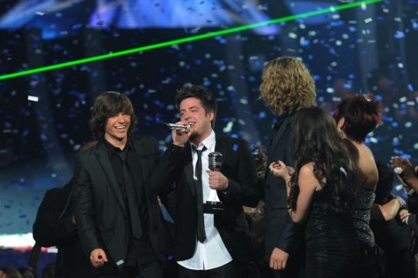 Lee DeWyze Celebrates Win Photo