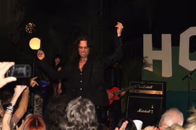 Constantine Maroulis sings Sweet Child Of Mine Photo