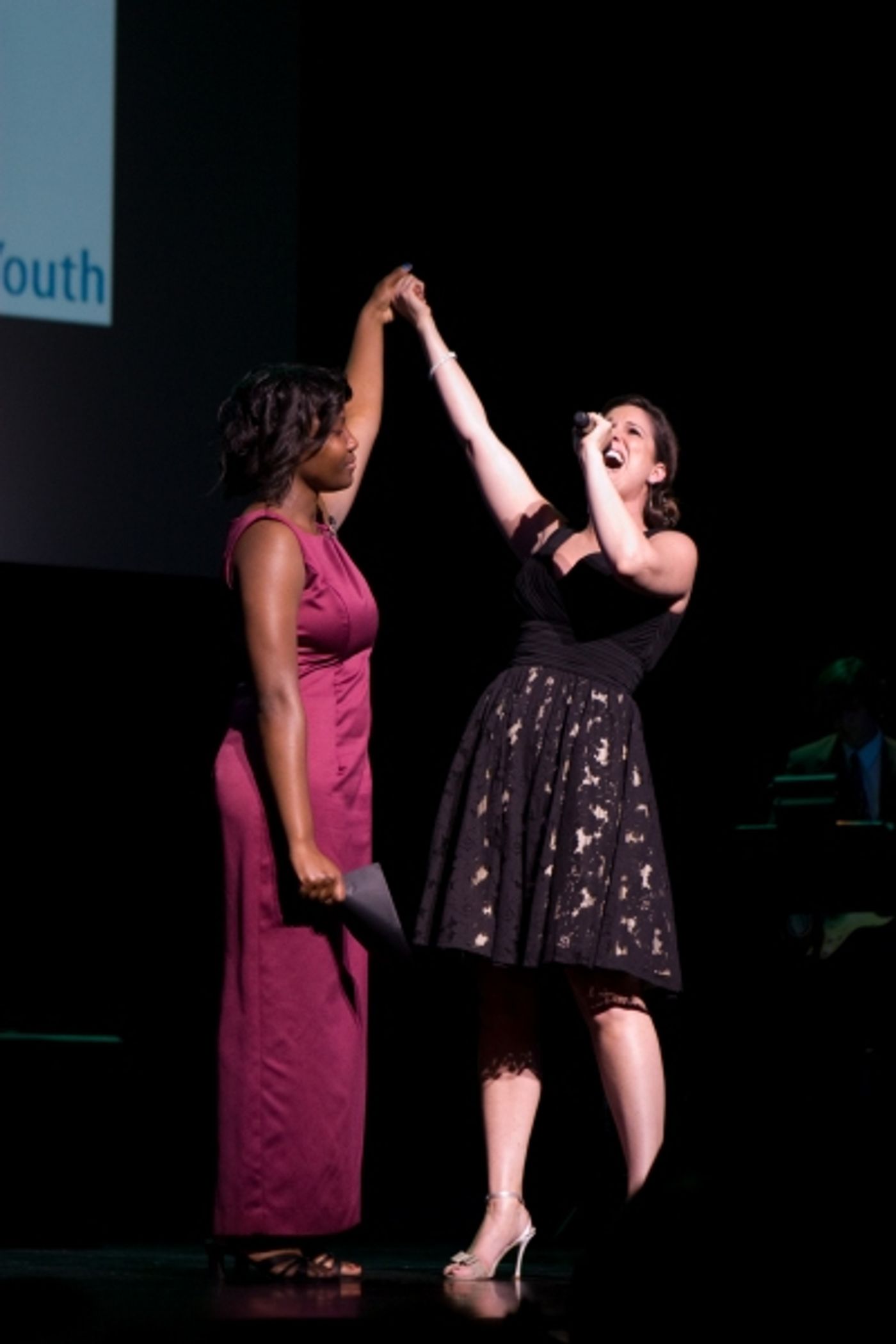 Photo Flash: Laura Bush Honored by Covenant House Youth & Broadway Stars  Image