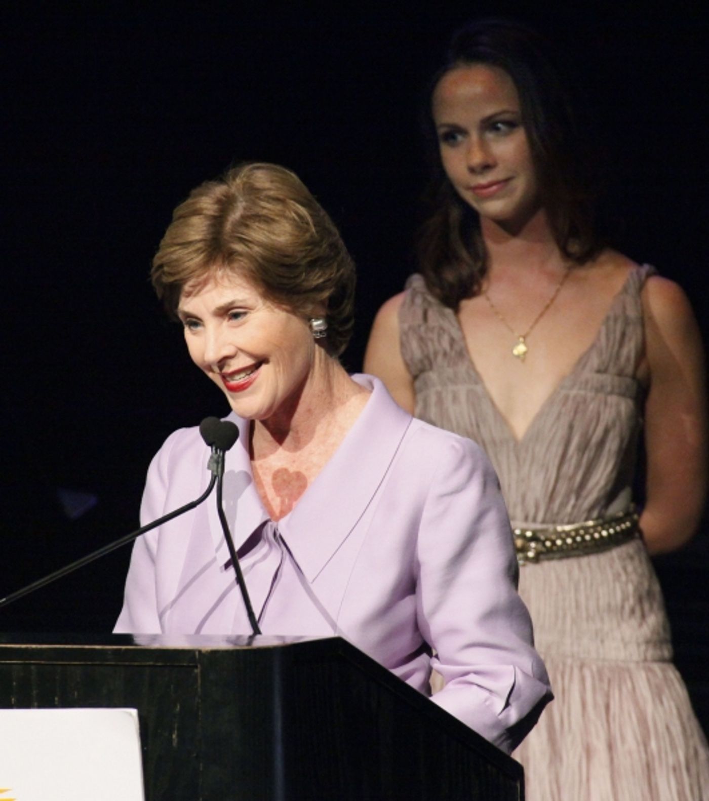 Photo Flash: Laura Bush Honored by Covenant House Youth & Broadway Stars  Image