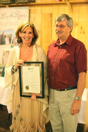 DeSmet Mayor Gary Wolkow presents the proclamation to Melissa Gilbert @ BroadwayWorld DeSmet Mayor Gary Wolkow presents the proclamation to Melissa Gilbert Photo