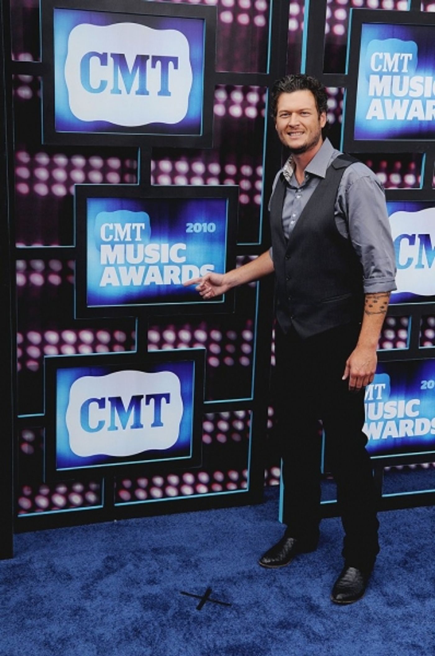 Photo Coverage: CMT Awards Red Carpet Arrivals!  Image