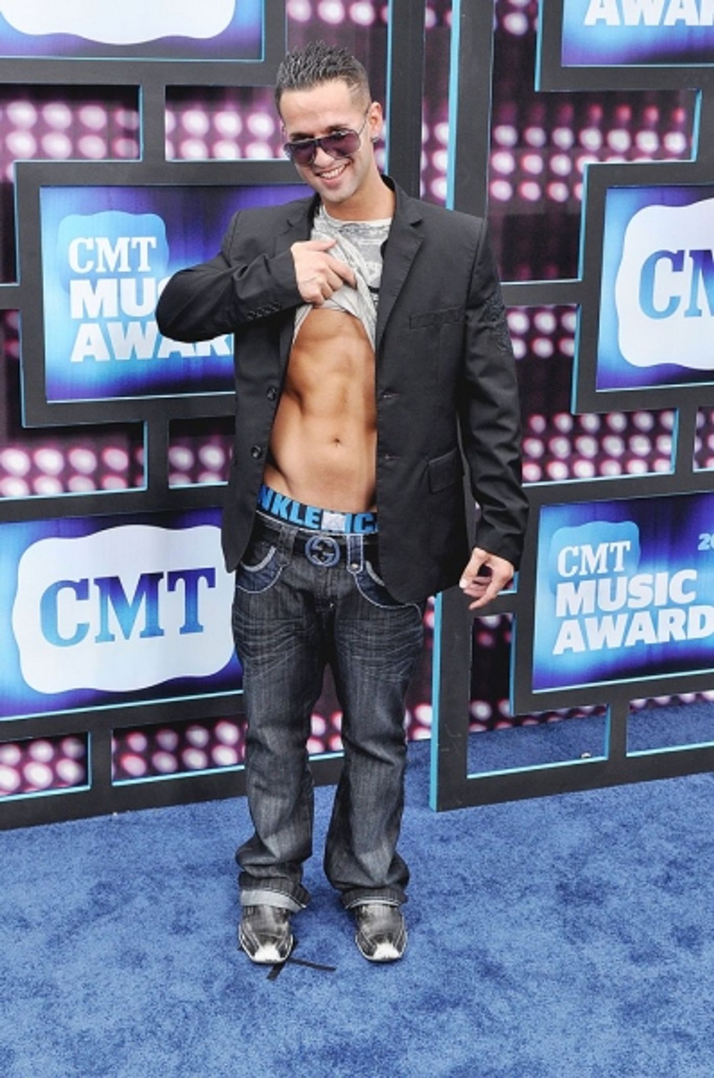 Photo Coverage: CMT Awards Red Carpet Arrivals!  Image