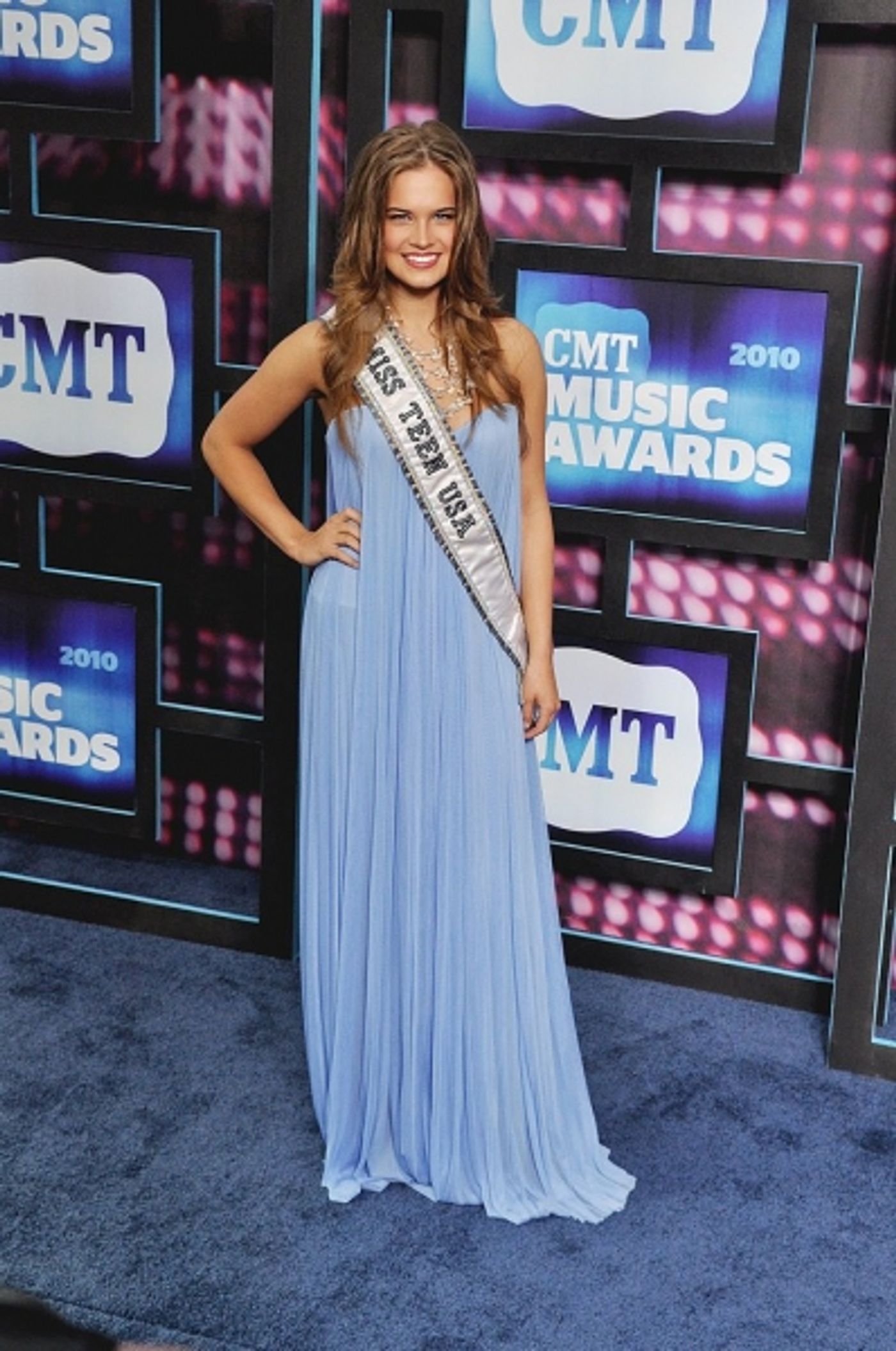 Photo Coverage: CMT Awards Red Carpet Arrivals!  Image