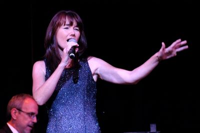 Lari White Photo
