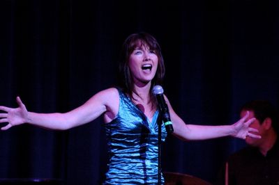 Lari White Photo