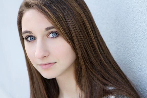Alexis Molnar Photo