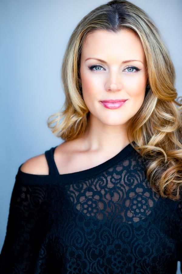 Julia Tobey Photo