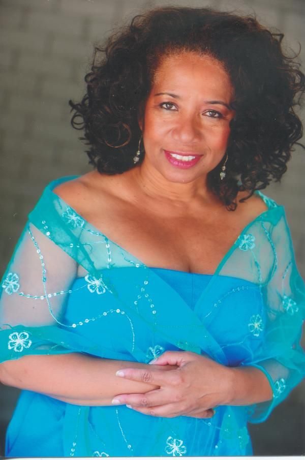 Lorey Hayes Photo