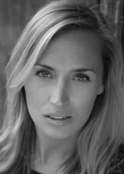 Anna Woodside Photo