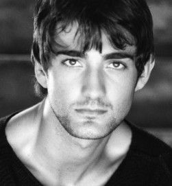 Oliver Tompsett Photo