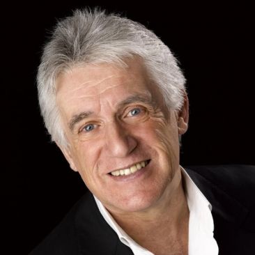 Peter Karrie Photo