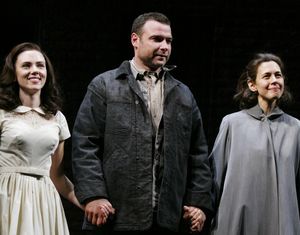 Scarlett Johansson, Liev Schreiber, Jessica Hecht @ BroadwayWorld Scarlett Johansson, Liev Schreiber, Jessica Hecht Photo