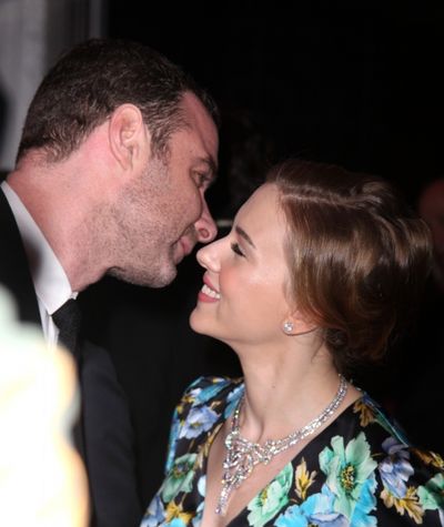 Liev Schreiber & Scarlett Johansson Photo