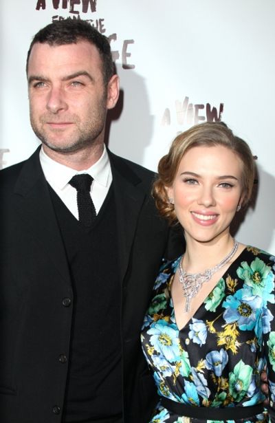Liev Schreiber & Scarlett Johansson Photo