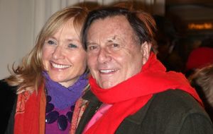 Barry Humphries aka Dame Edna Photo
