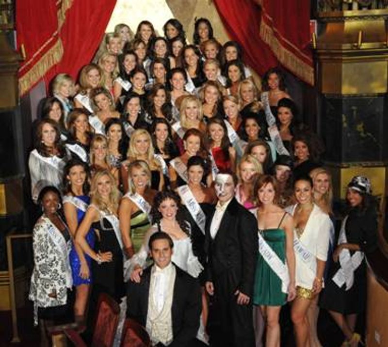 Photo Flash: Miss America Contestants Attend PHANTOM — photo 1 of 1