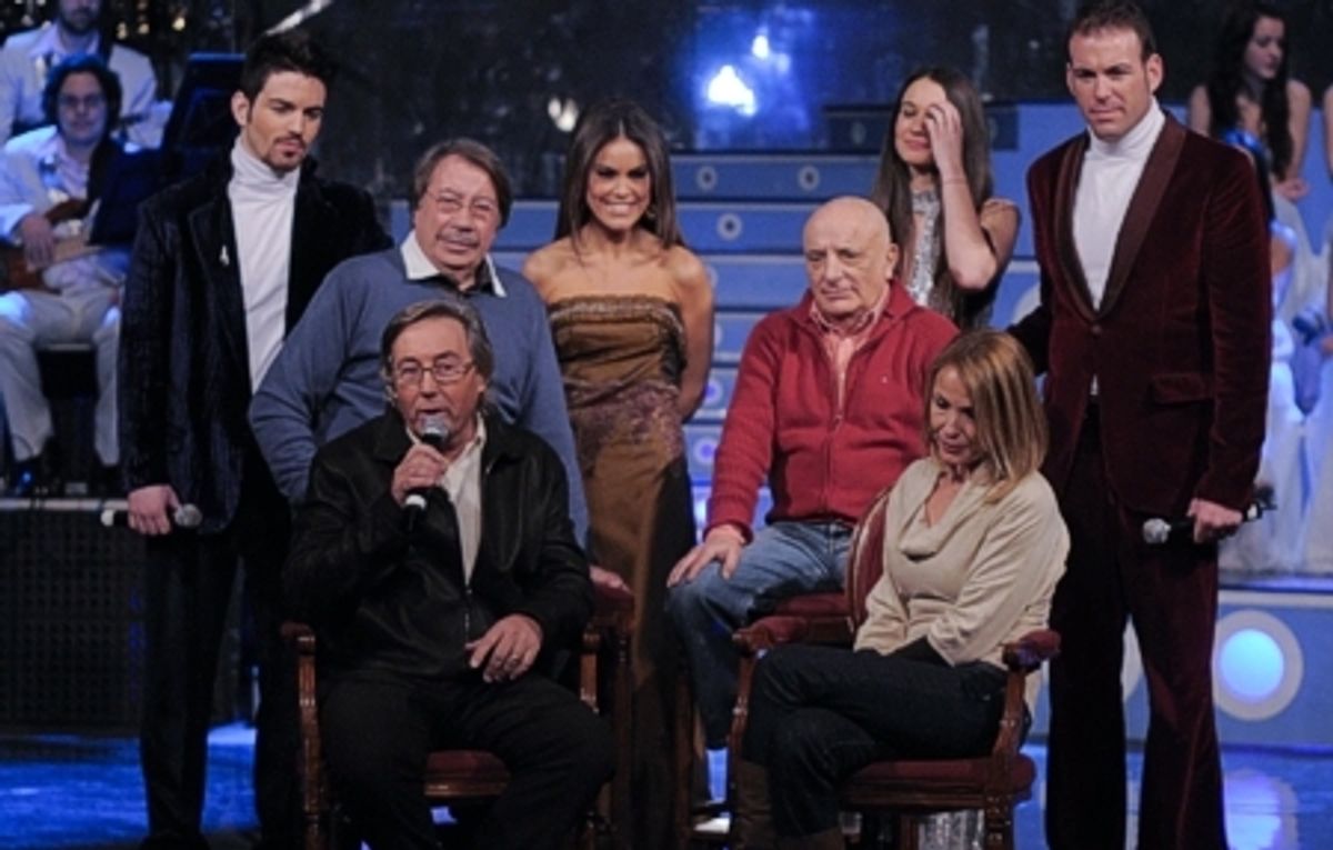 AtrÃ¡s, Jon Allende, Fernando Navarrete, Maria, Paco Bello, Carmen RodrÃ­guez y JosÃ© Valhondo. Front: Eliseo Peris and MÂª Amparo RodrÃ­guez at 