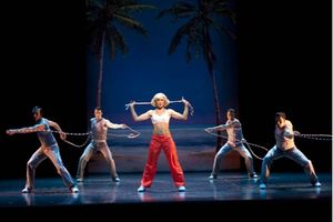 Aoife Mulholland and the Cast of LEGALLY BLONDE @ BroadwayWorld Aoife Mulholland and the Cast of LEGALLY BLONDE Photo