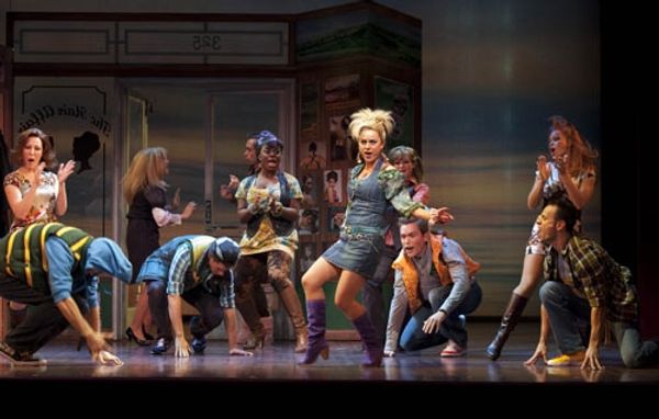 Jill Halfpenny and the Cast of LEGALLY BLONDE Photo